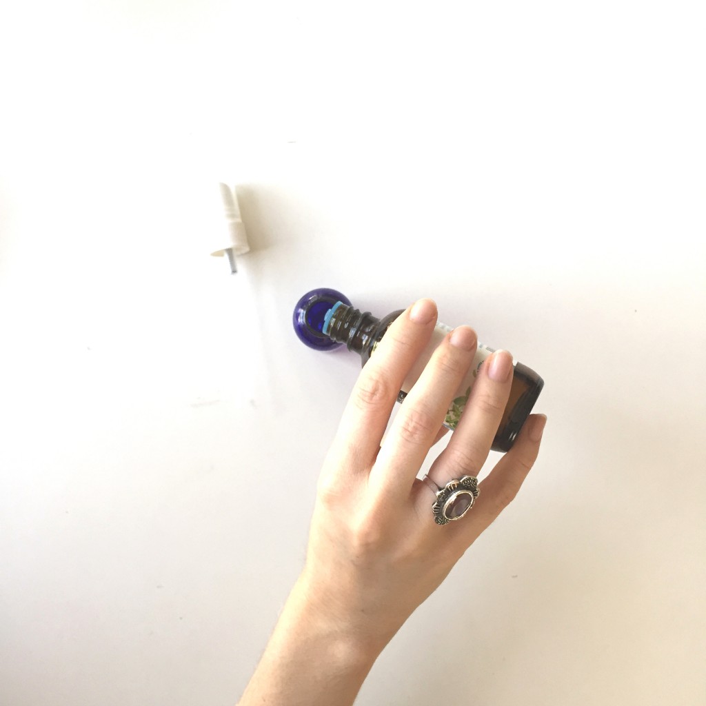 How to Make Easy Cooling Misting Spray DIY with Essential Oils