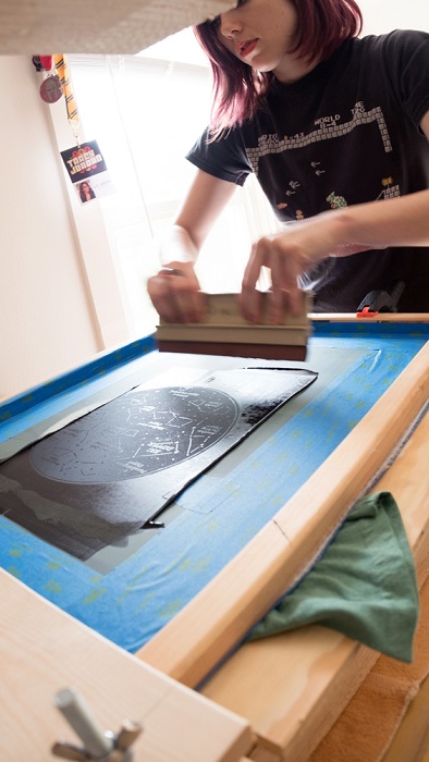 Lauren Feehery el Fury screen printing in her studio houston tx art