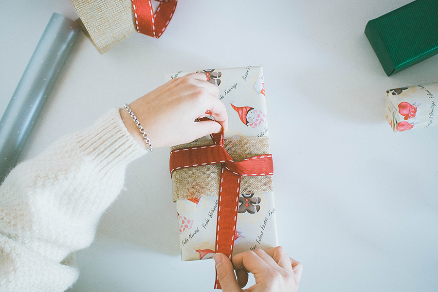 3 Last Minute DIY Gift Wrapping Ideas: Pine Springs