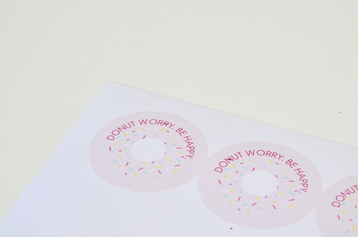 donut-worry-be-happy-free-stickers-pop-shop-america