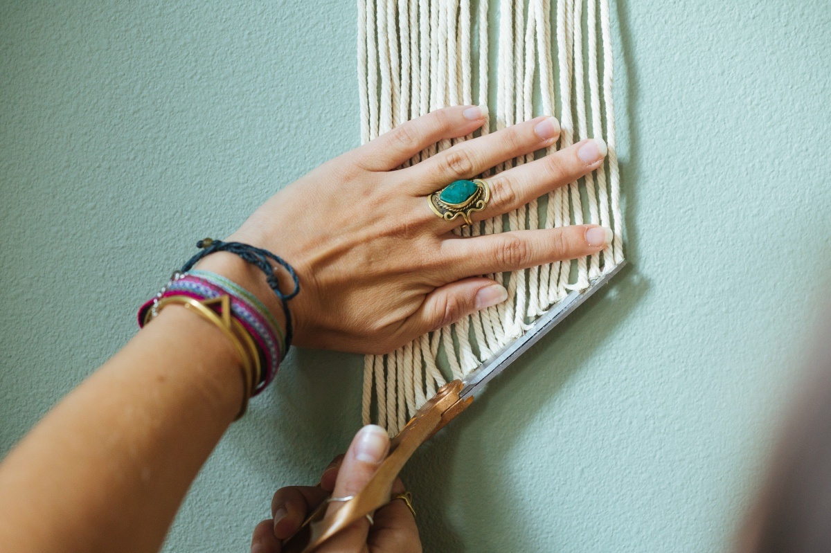 cut the rope at an angle to finish a boho macrame wall hanging