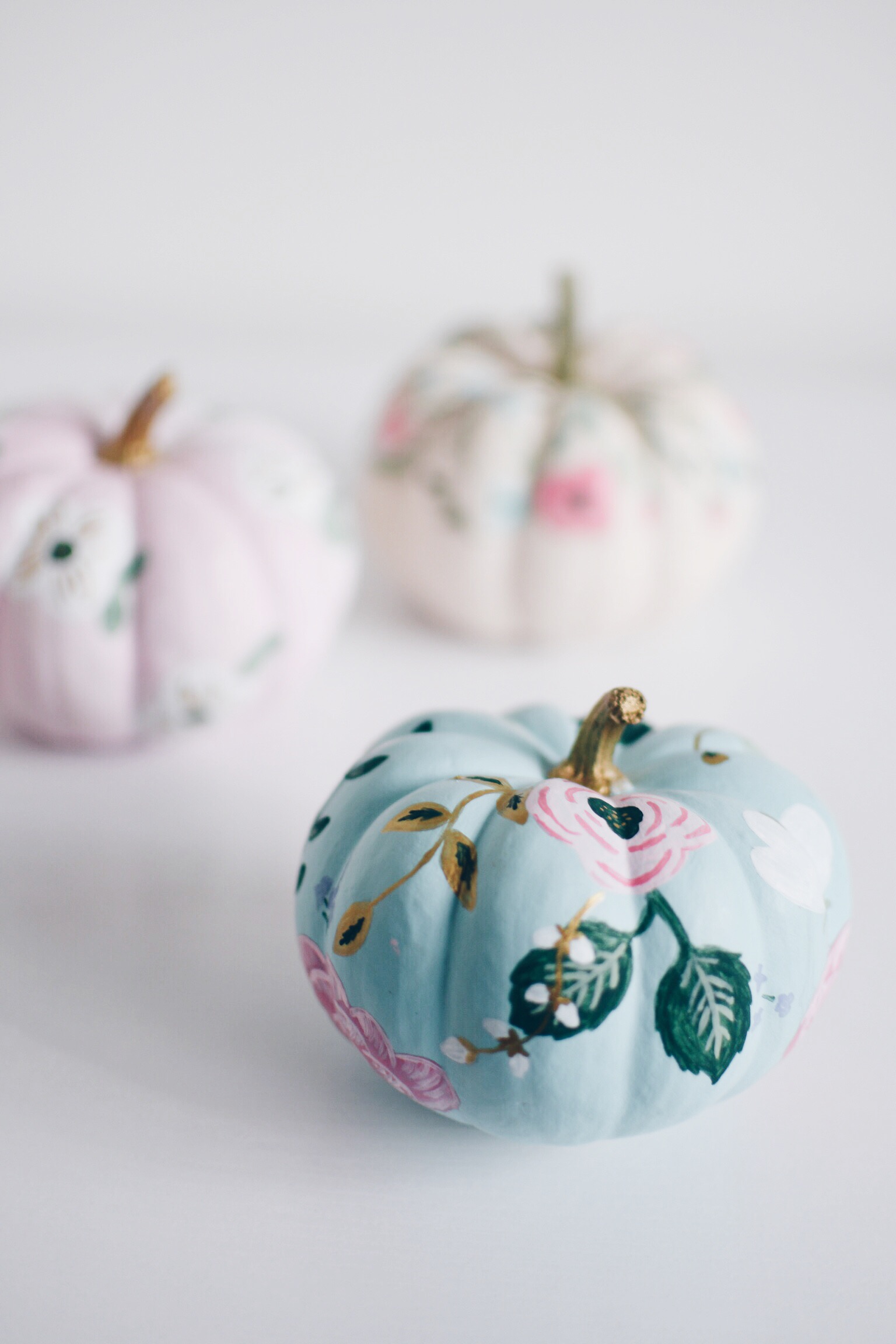 for-all-things-pretty-floral-painted-pumpkins