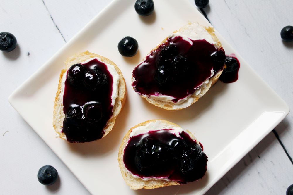 blueberry goat cheese on baguette on plate 1