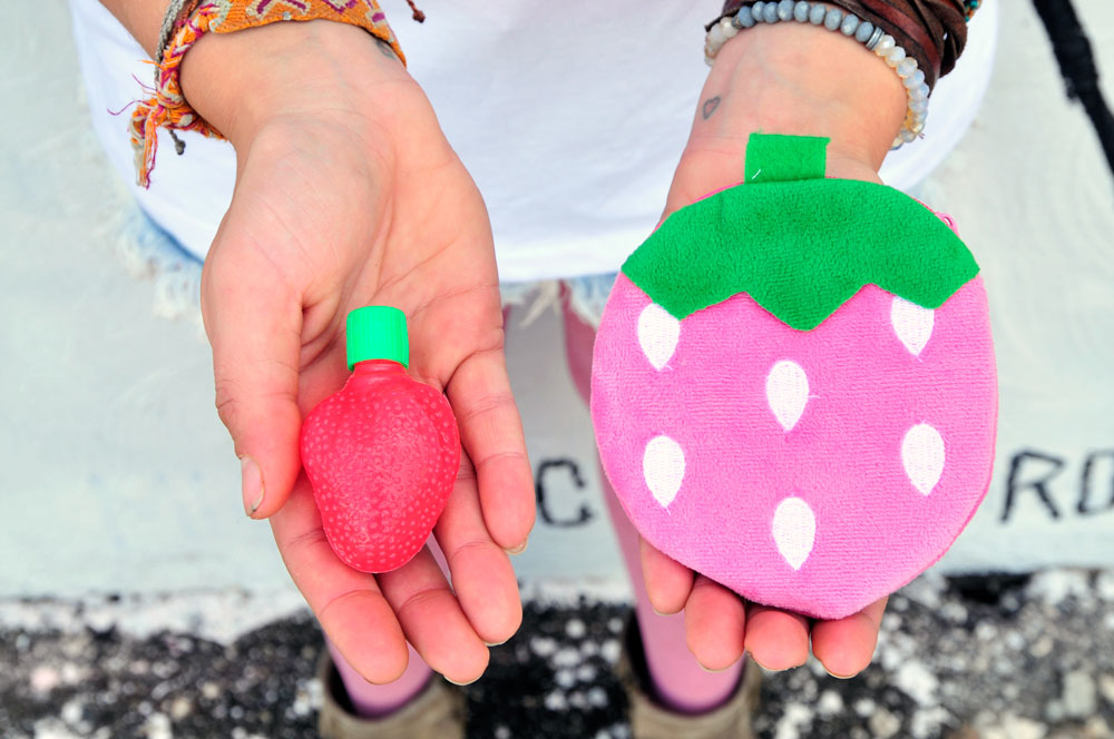 strawberry-coin-purse-with-strawberry-candy