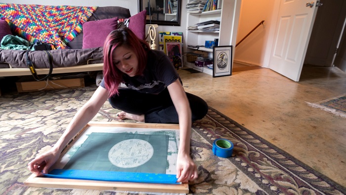 Lauren Feehery el Fury screen printing the moon at her house