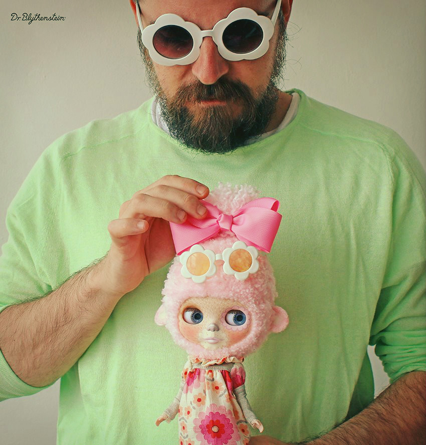 Dr Blythenstein with Fashionable Pink Blythe Yarnhead