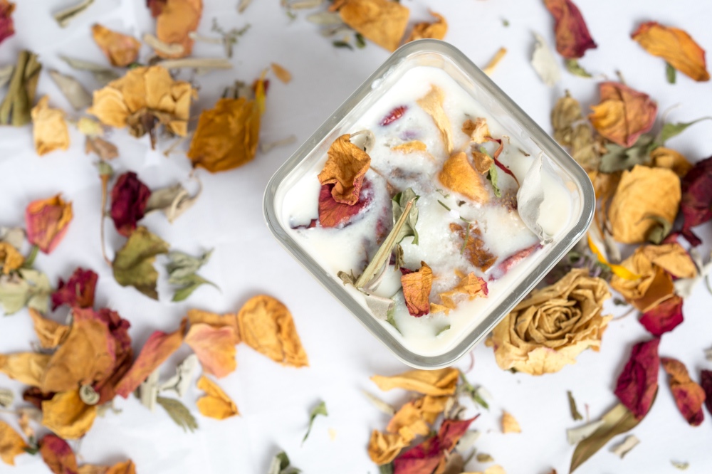 How to Make Gorgeous Dried Flower Candles