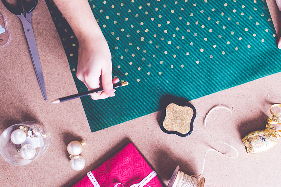 3 DIY Wrapping Ideas: How to customize your wrapping paper