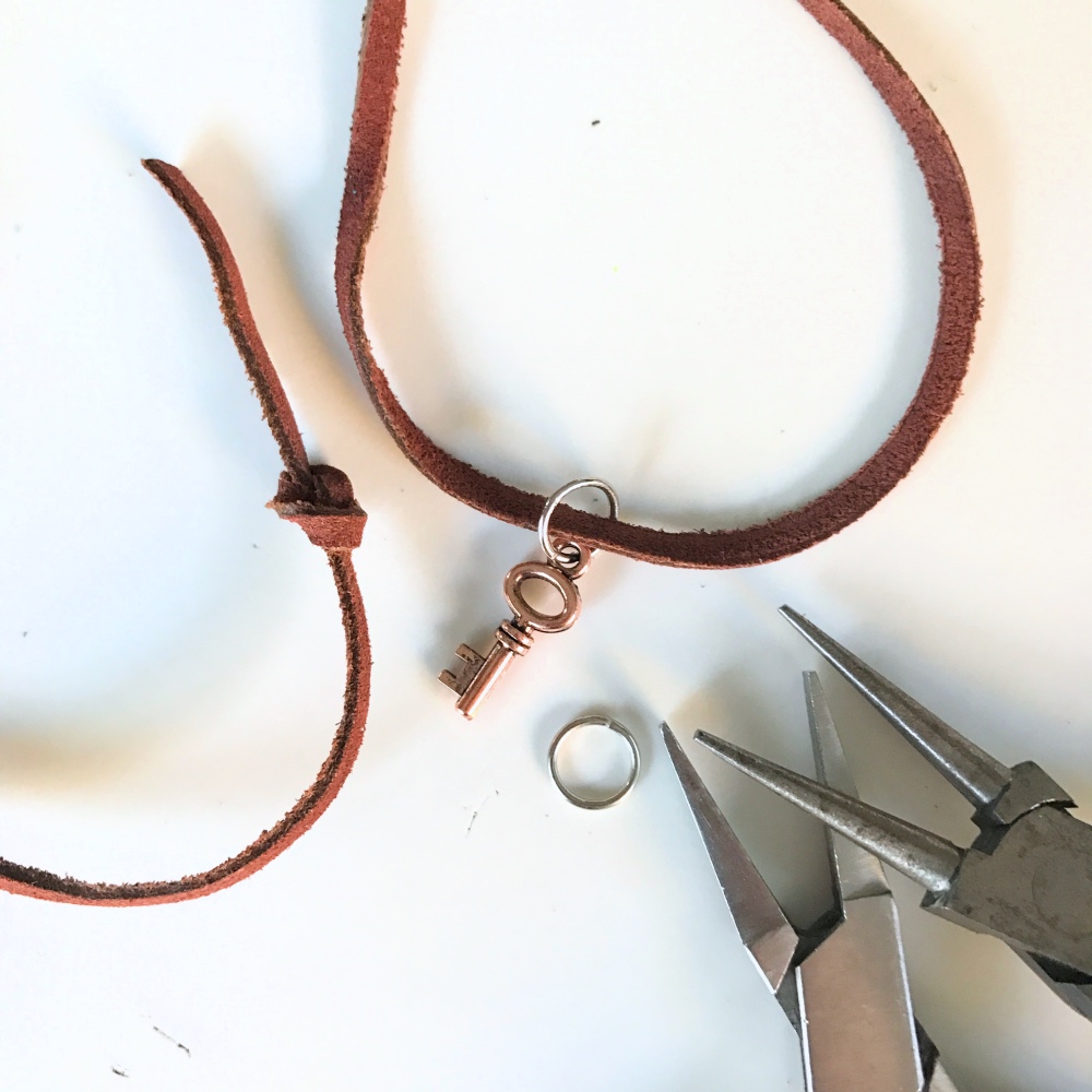 how to attach the pendant leather lauriat necklace diy pop shop america