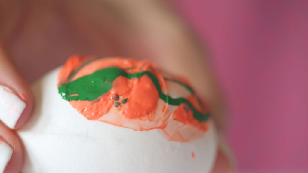 diy-marbled-easter-eggs-with-nail-polish