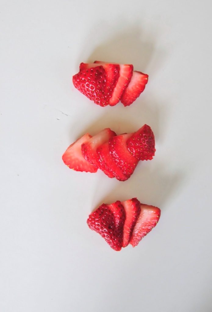 slice strawberries for white sangria