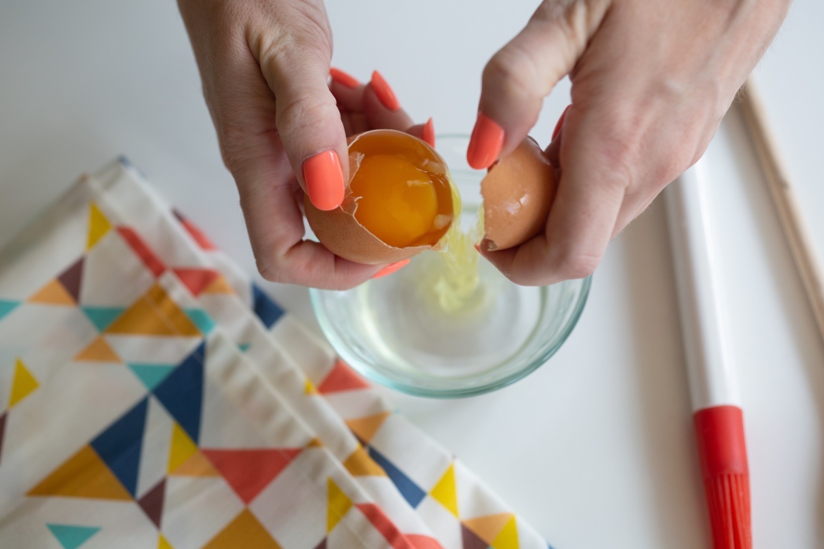crack and egg to make a homemade egg wash pop shop america