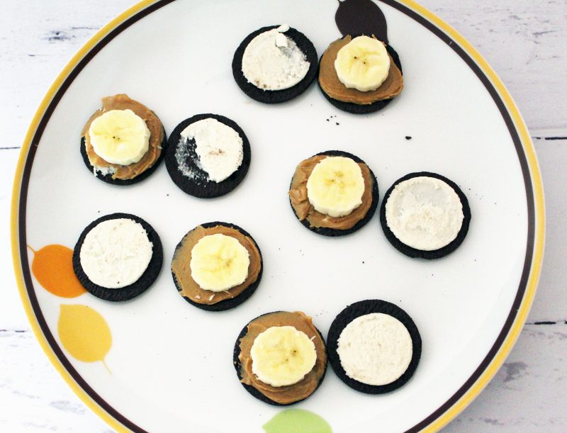 peanut butter and bananas on oreos
