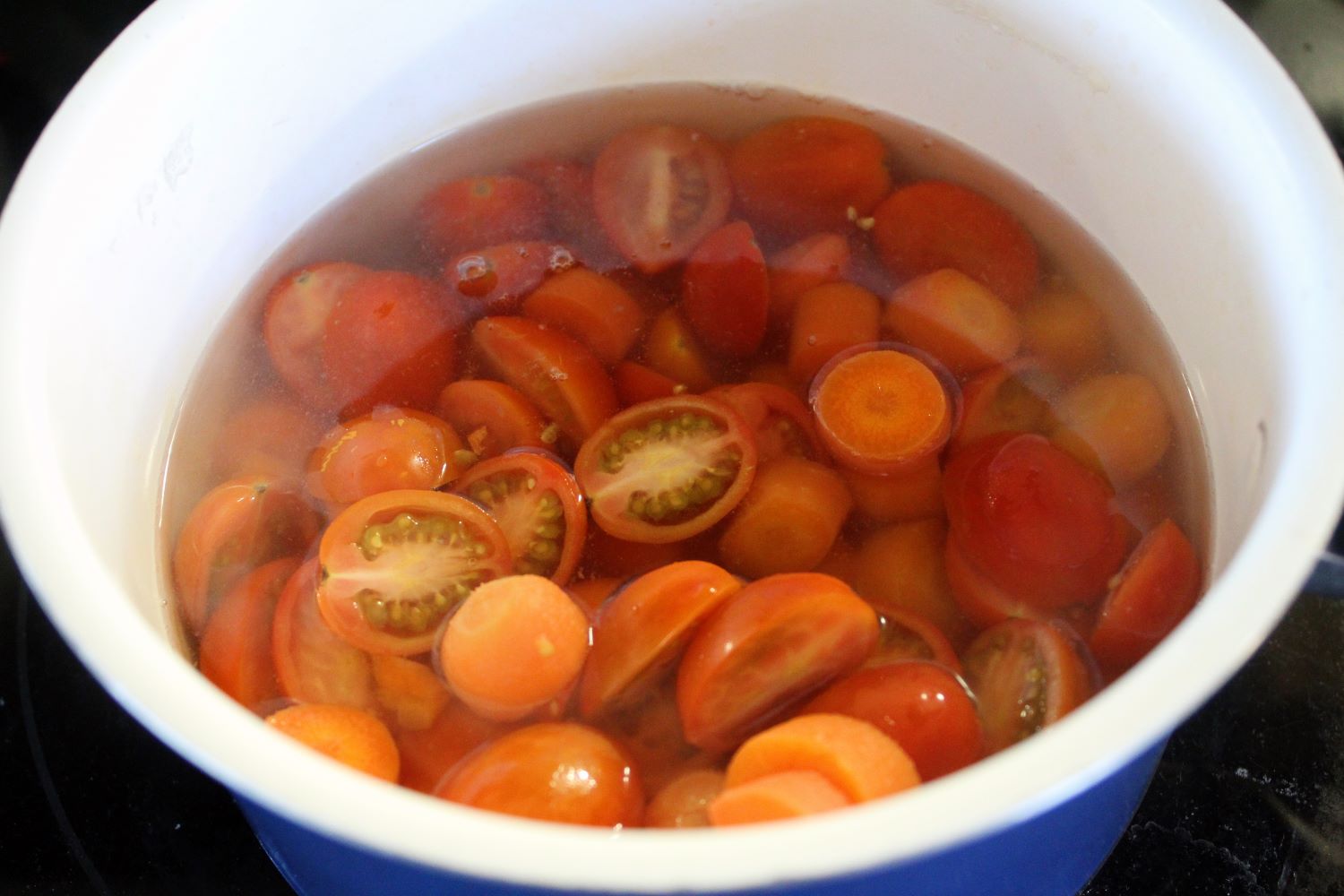 boil tomatoes and carrots for salad 1