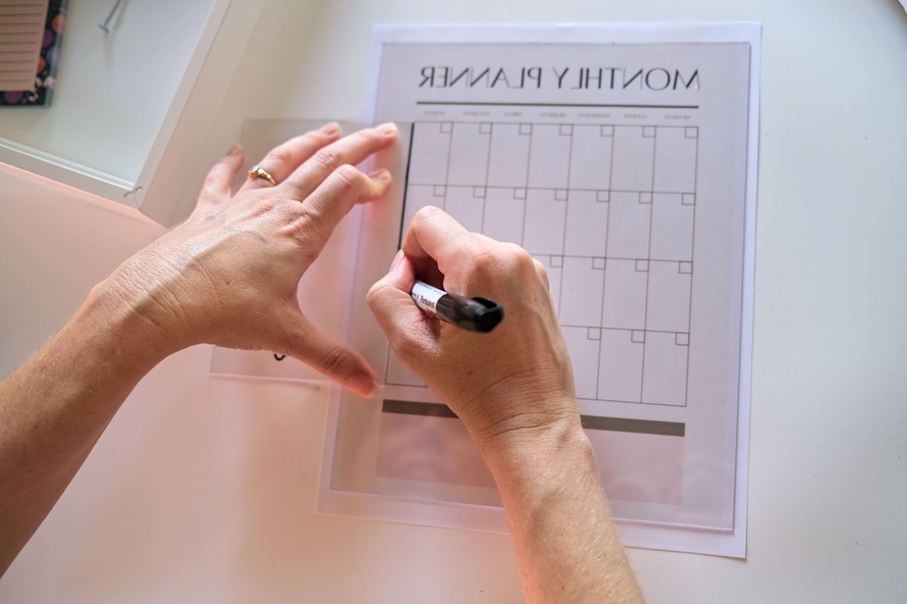 use a ruler or frame to draw the lines of the calendar