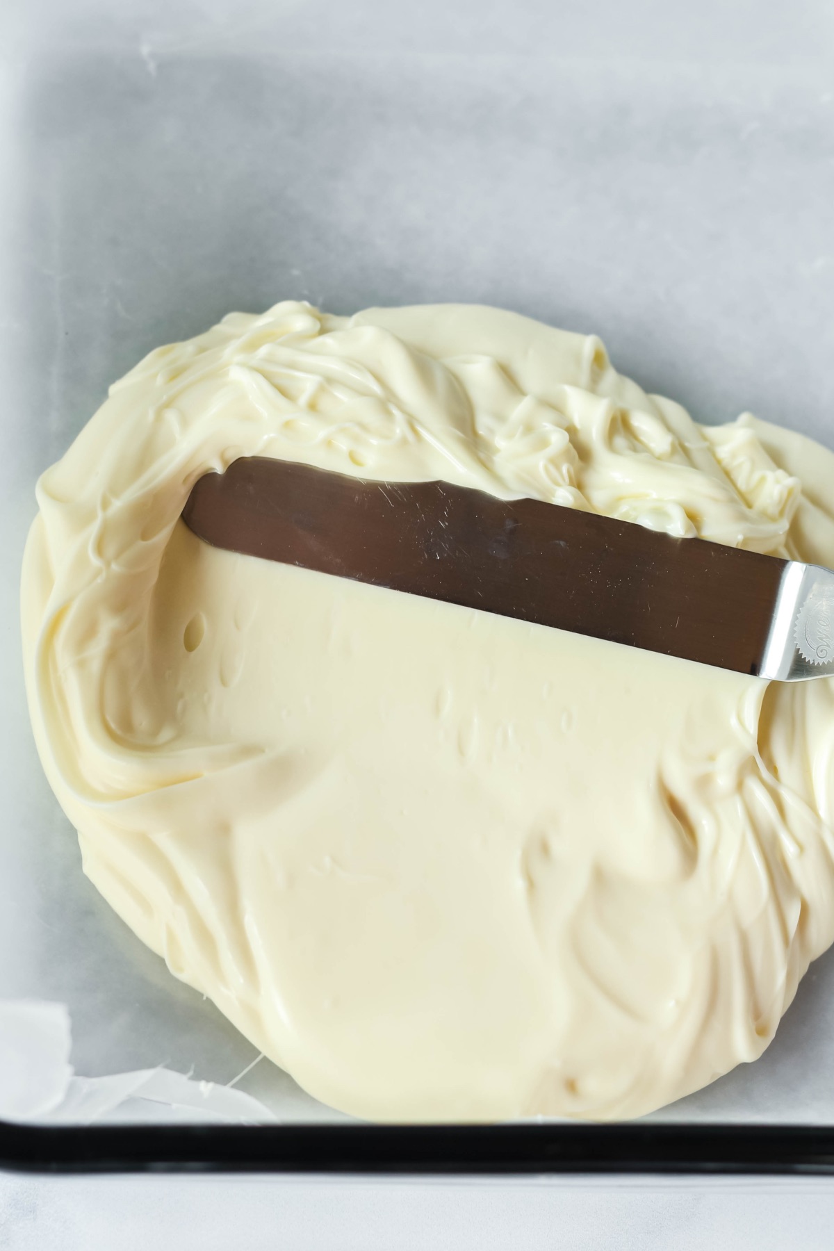spread the white chocolate into a pan